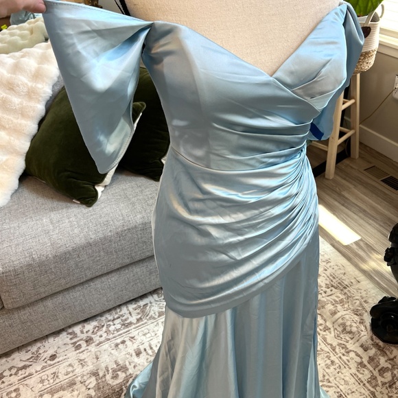NWT Ieena for Mac Duggal Blue Satin Off The Shoulder Crossover Gown 56037 Size 6 - Picture 5 of 16